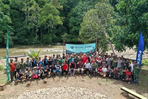 Photo bersama dengan TNKM bersama Masyarakat Bahau