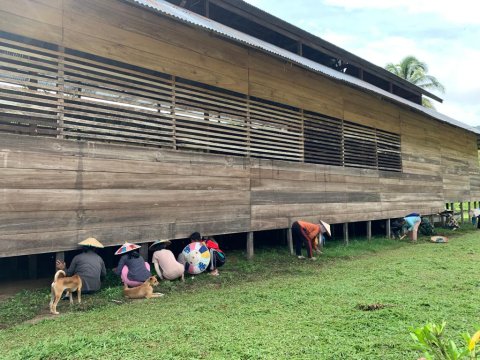 Kerja Bakti Masyarakat Desa Apau Ping Pada 31 Okto