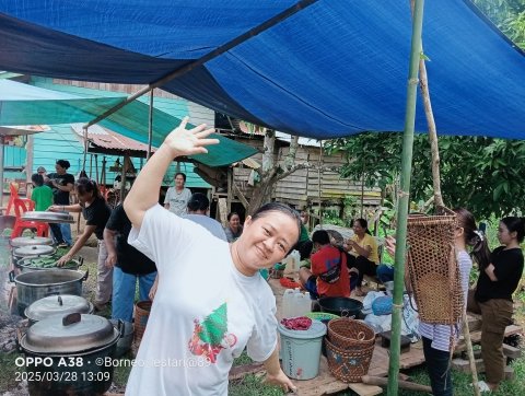Kegiatan masak memasak untuk acara syukuran keluar